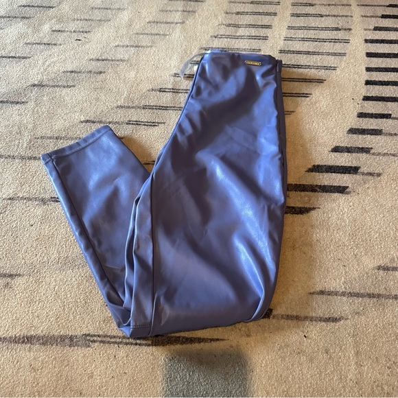 NWT Fabletics Vegan Leather leggings size small - Picture 5 of 7